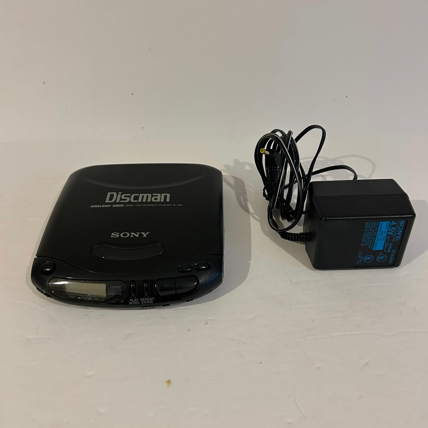 Vintage Sony Mega Bass CD Player Discman - D-140