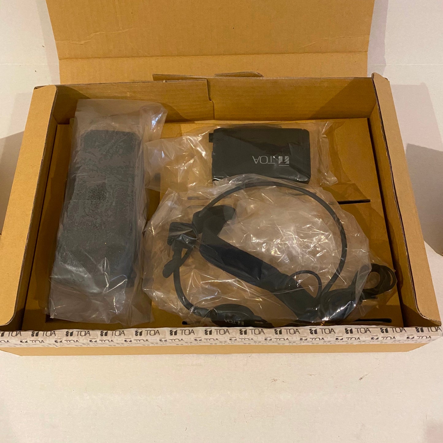 TOA UHF Headset Microphone & Wireless Transmitter - WM-5320A