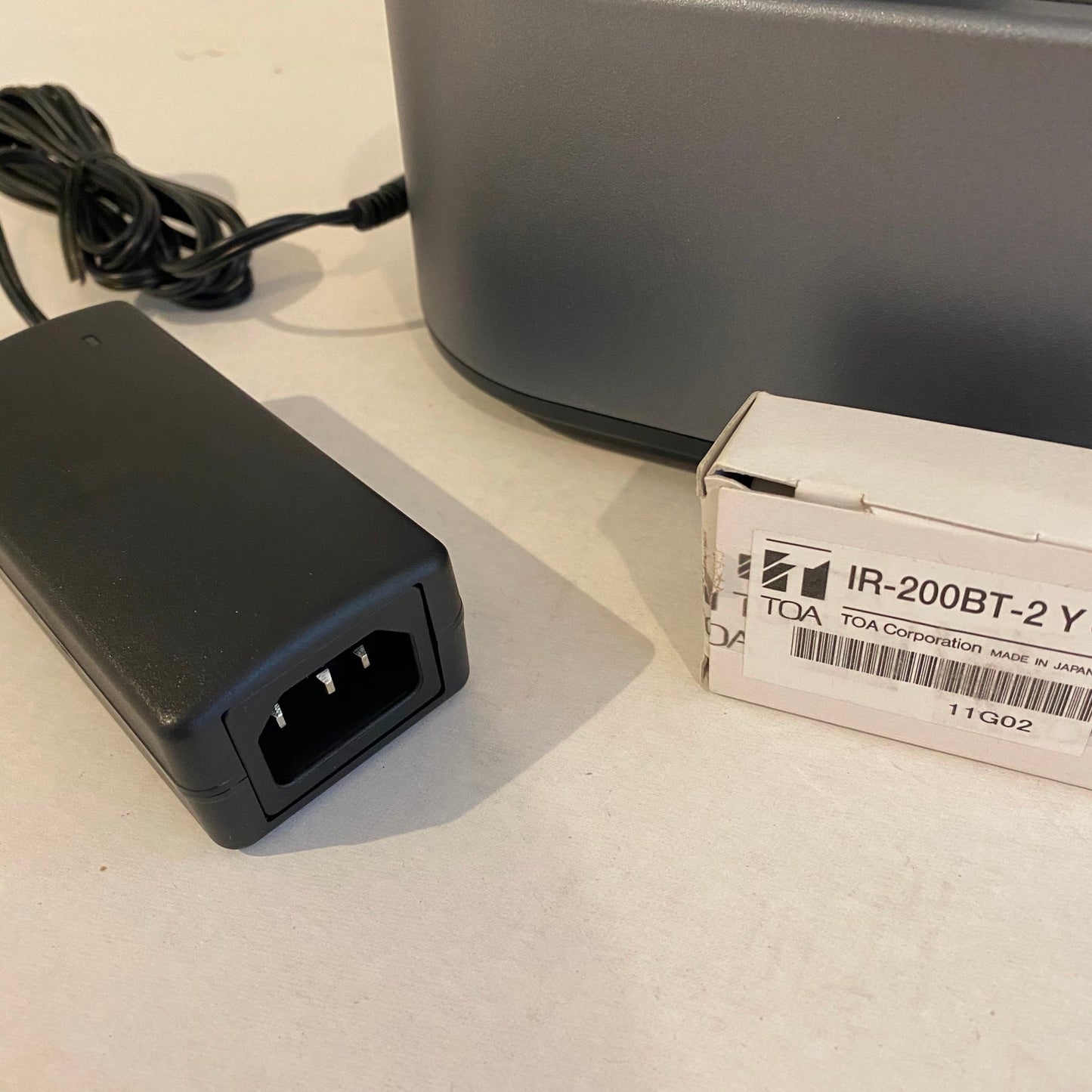 TOA Battery Charger for R-200M, IR-300M Infrared Wireless Microphones- IR-200BC