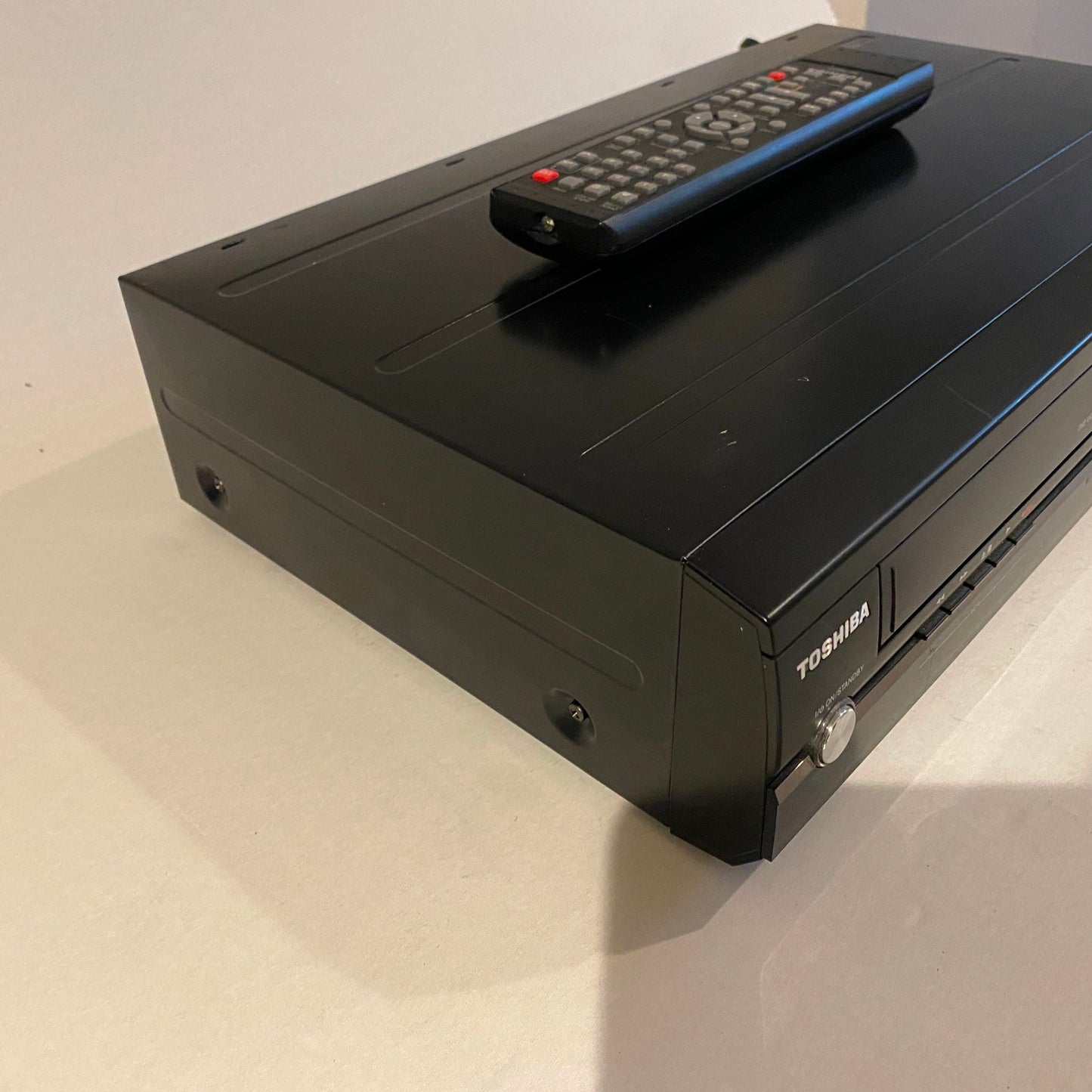 Toshiba Hi-Fi VCR & DVD Recorder with Remote - D-VR7