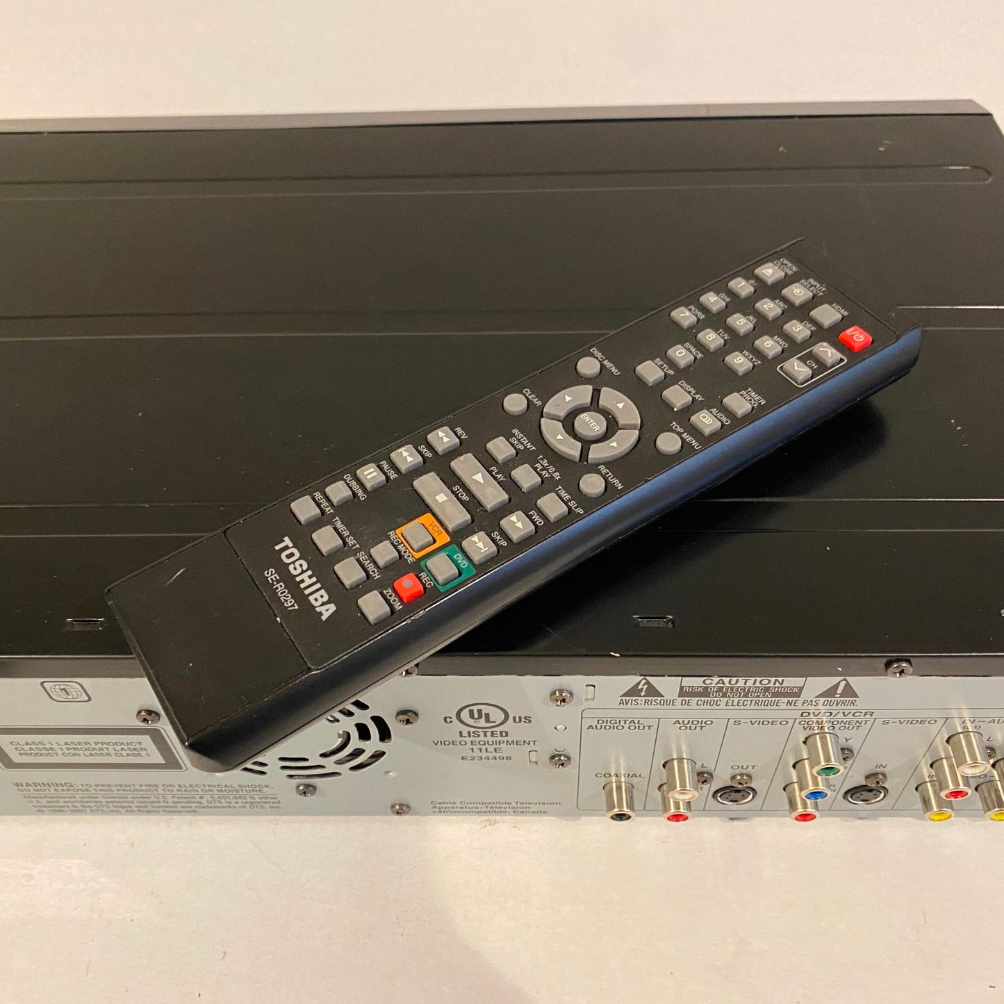 Toshiba Hi-Fi VCR & DVD Recorder with Remote - D-VR7