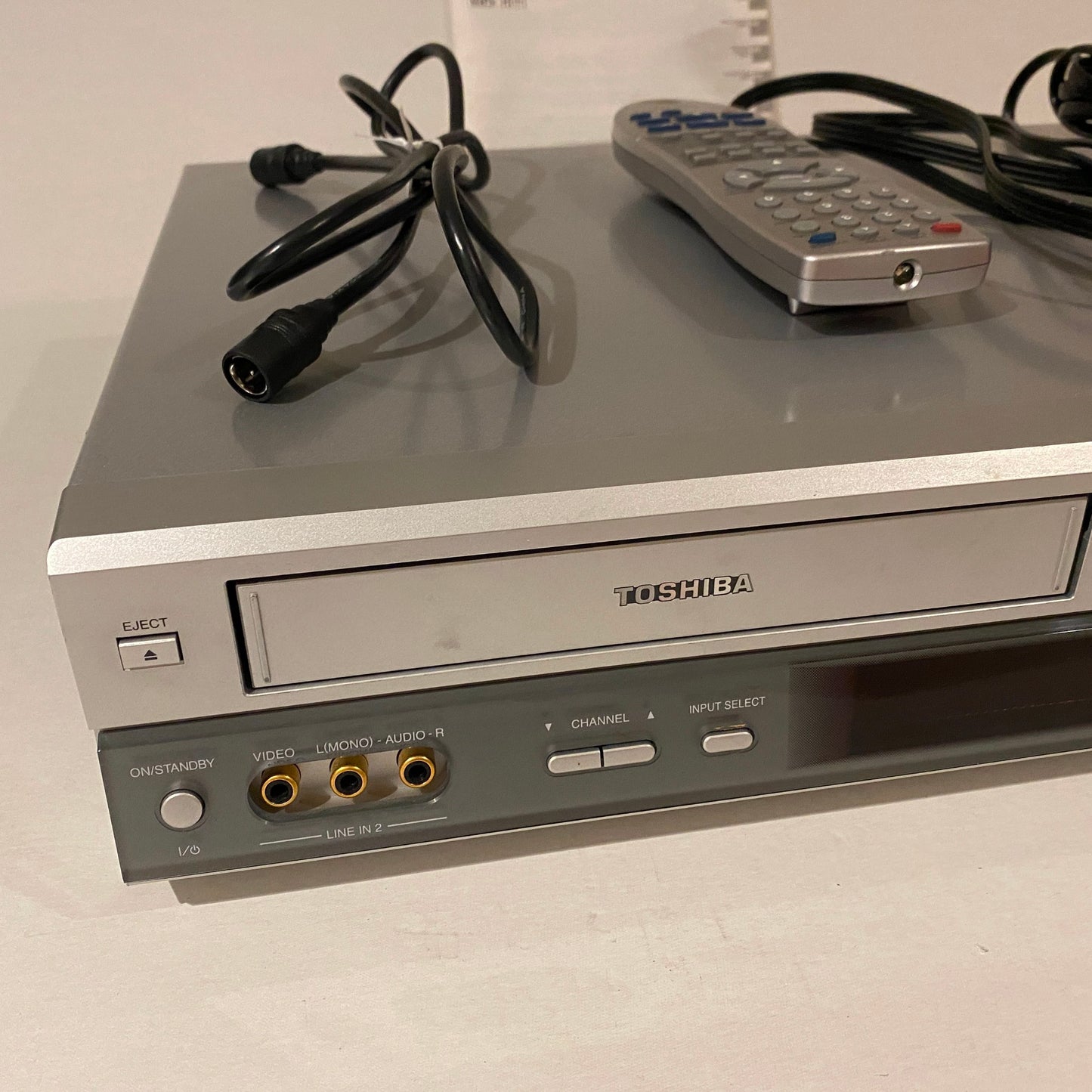 Toshiba Analog DVD Video Player and VHS Recorder - SD-V280A