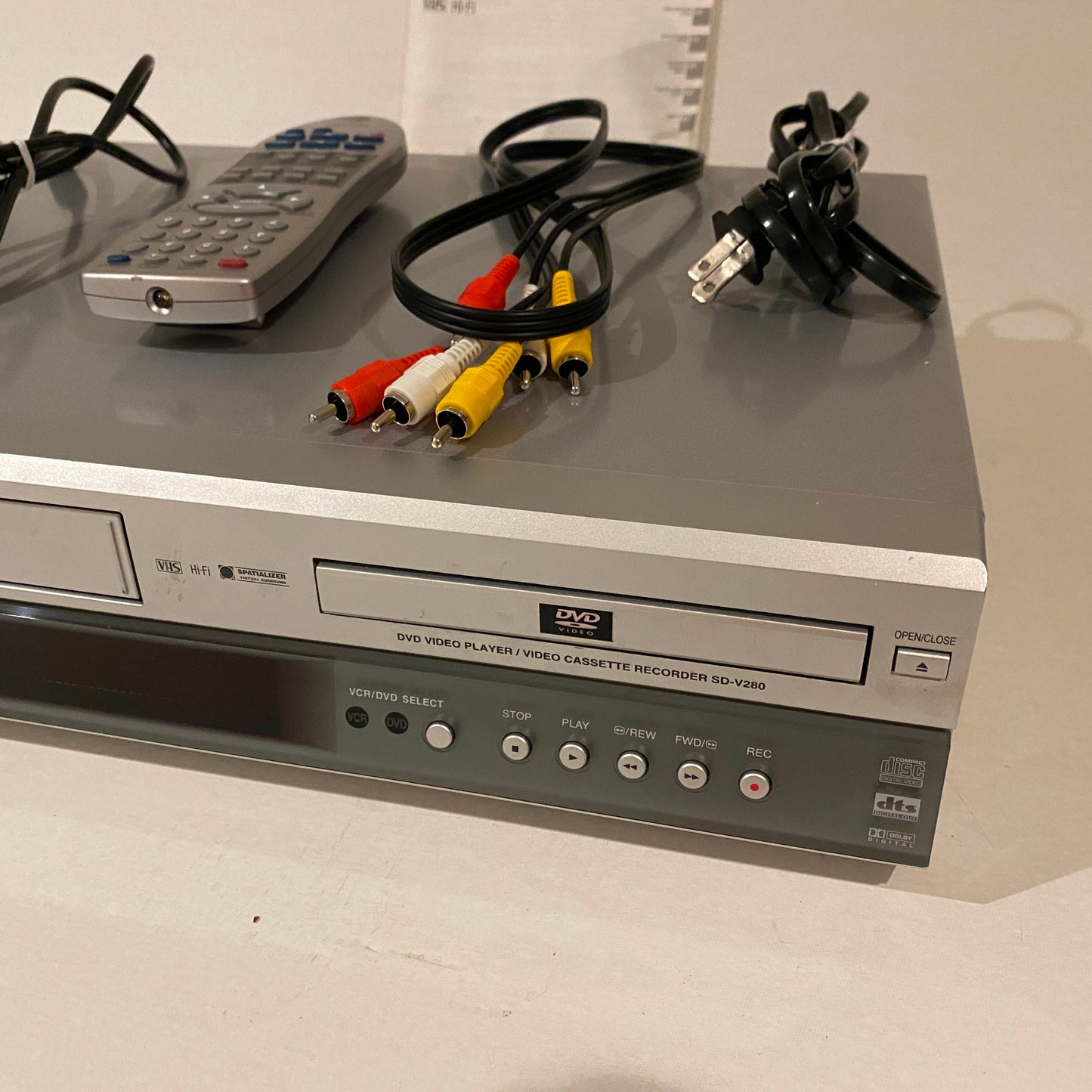 Toshiba Analog DVD Video Player and VHS Recorder - SD-V280A
