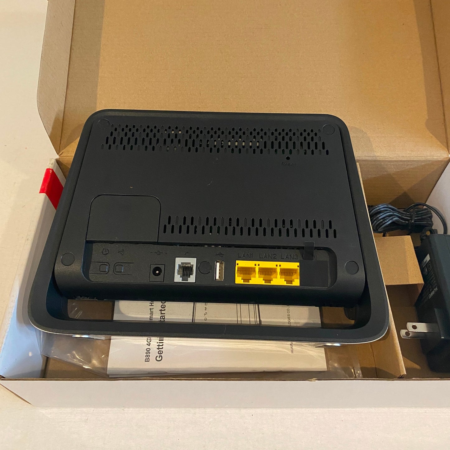 New Open Box - Telus Huawei LTE 4G Smart Hub - B890