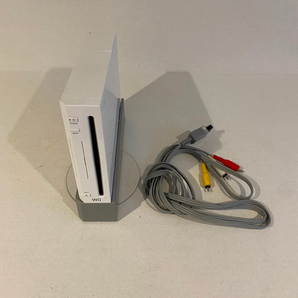 Nintendo Wii Console and A/V Cable - RVL-001 – neilgilbert.ca