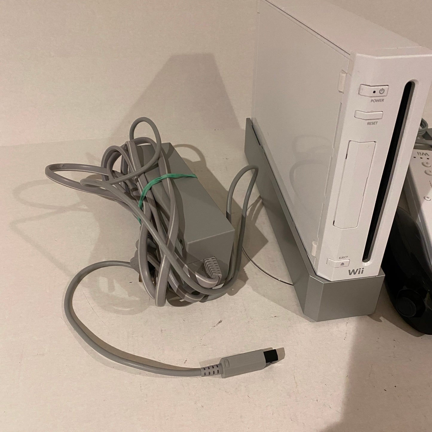 Nintendo Wii with 1 Controller, 1 Nunchuck - RVL-001