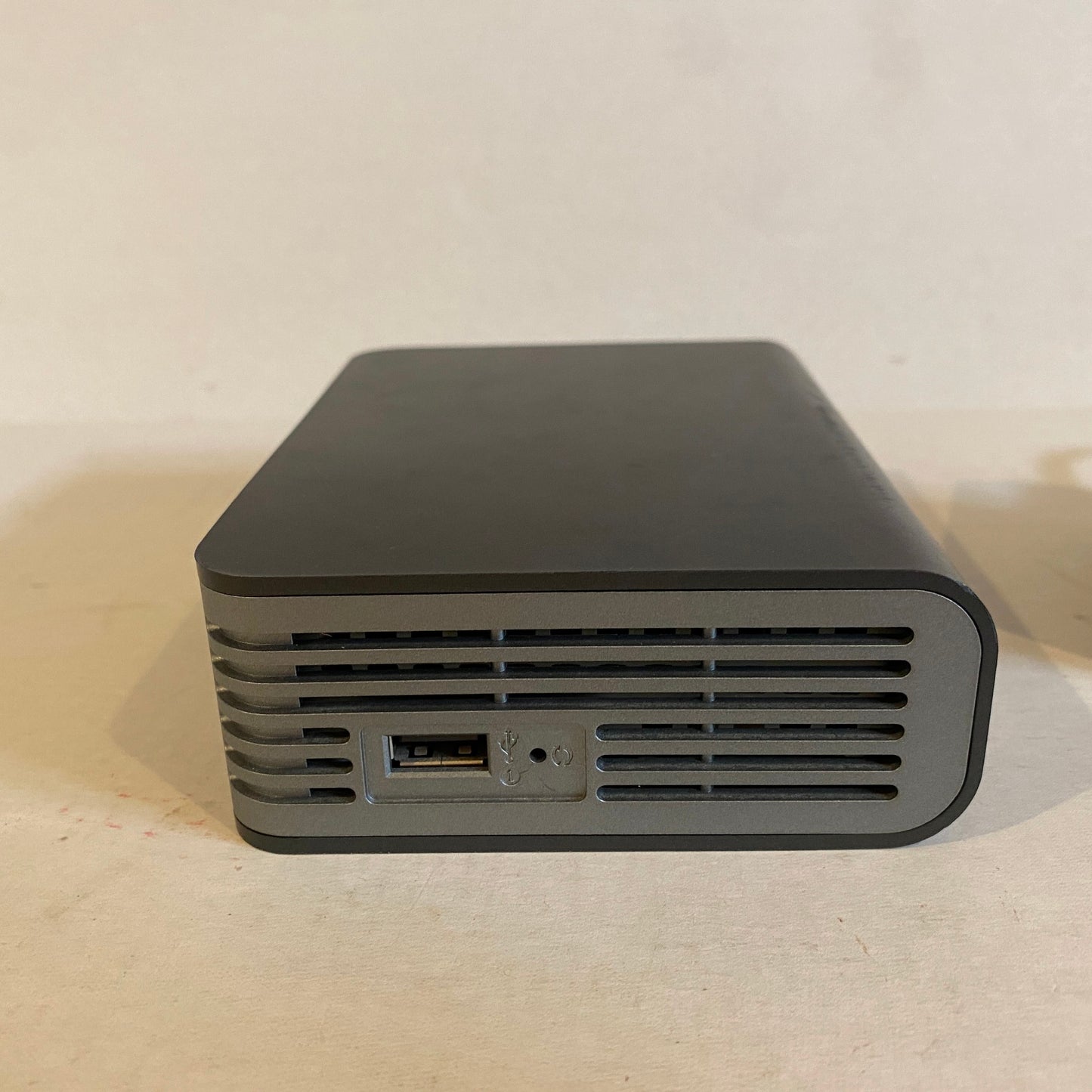 WD TV Live Plus HD Media Player Streamer with Power Adapter - WDBAAN0000NBK-00