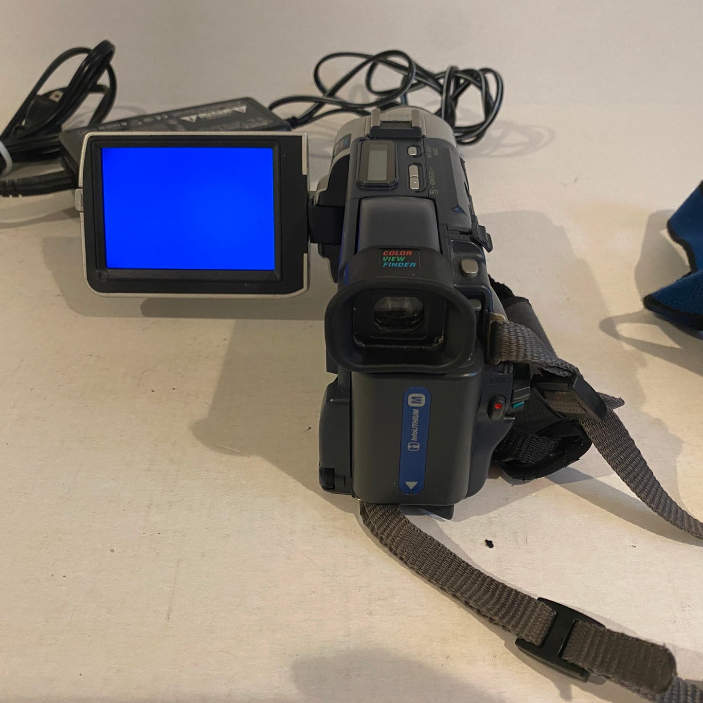 Sony MiniDV Digital Handycam - DCR-TRV17