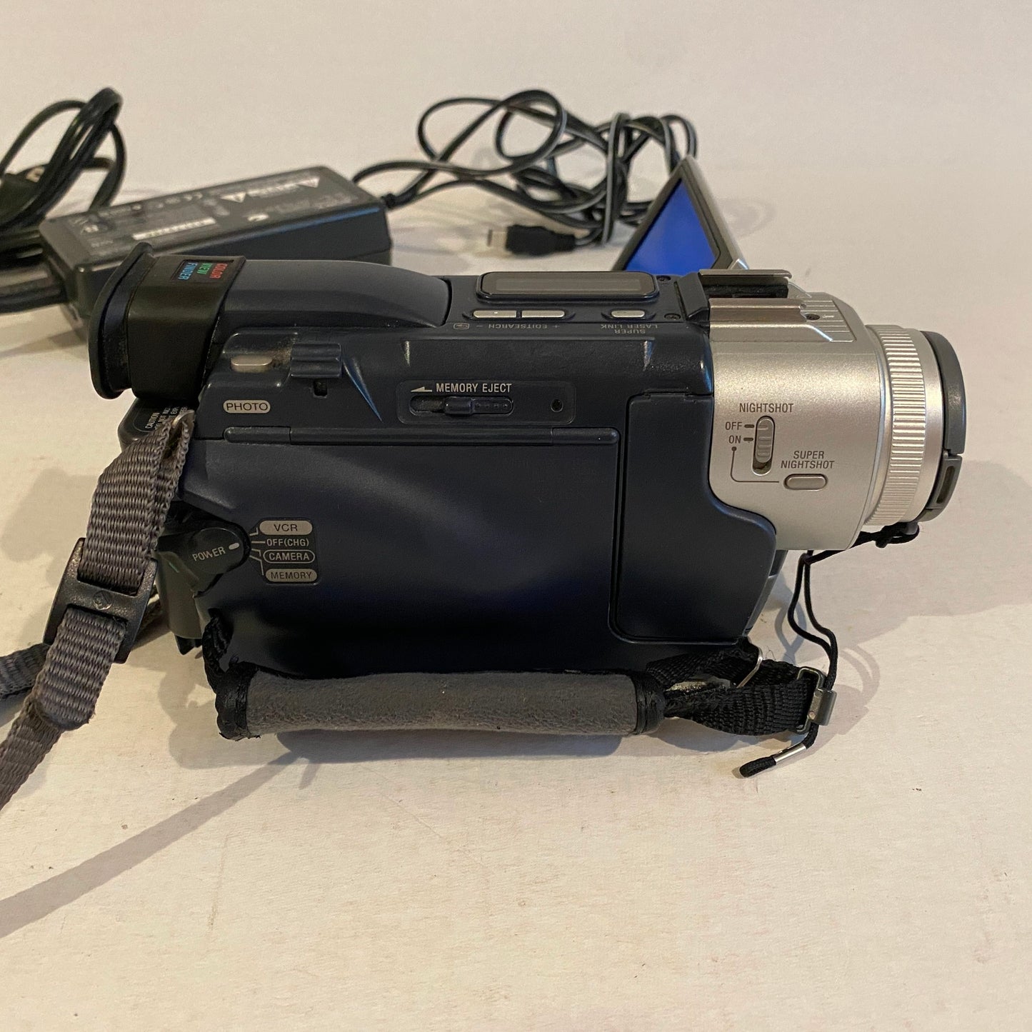 Sony MiniDV Digital Handycam - DCR-TRV17