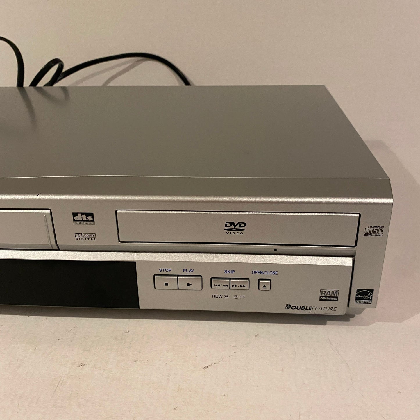 Panasonic VCR / DVD Combo Player - No remote - PV-D4734S-K
