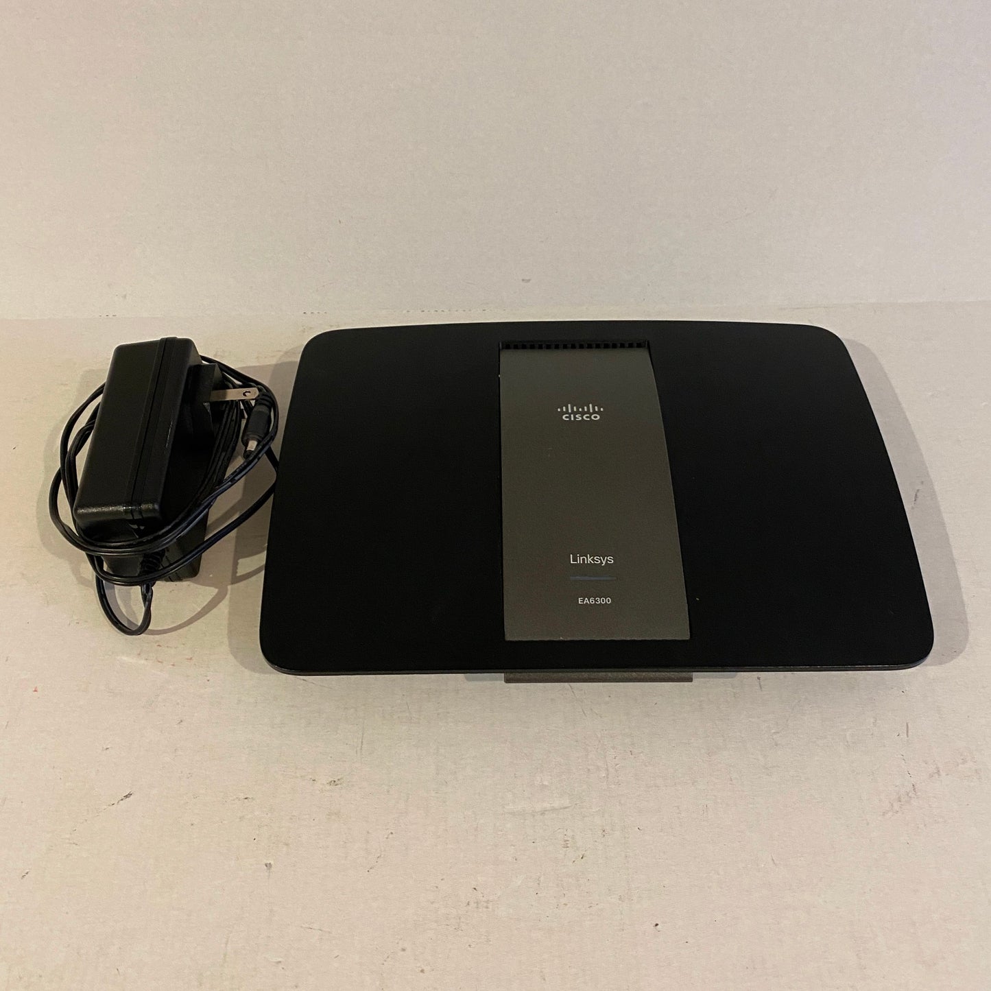 Cisco Linksys Wireless Router and Four Port Switch - EA6300V1