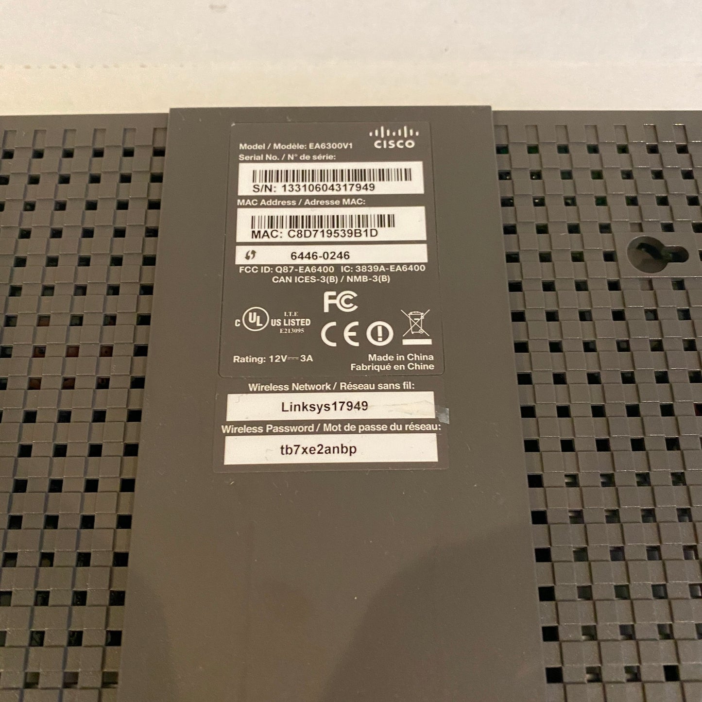 Cisco Linksys Wireless Router and Four Port Switch - EA6300V1