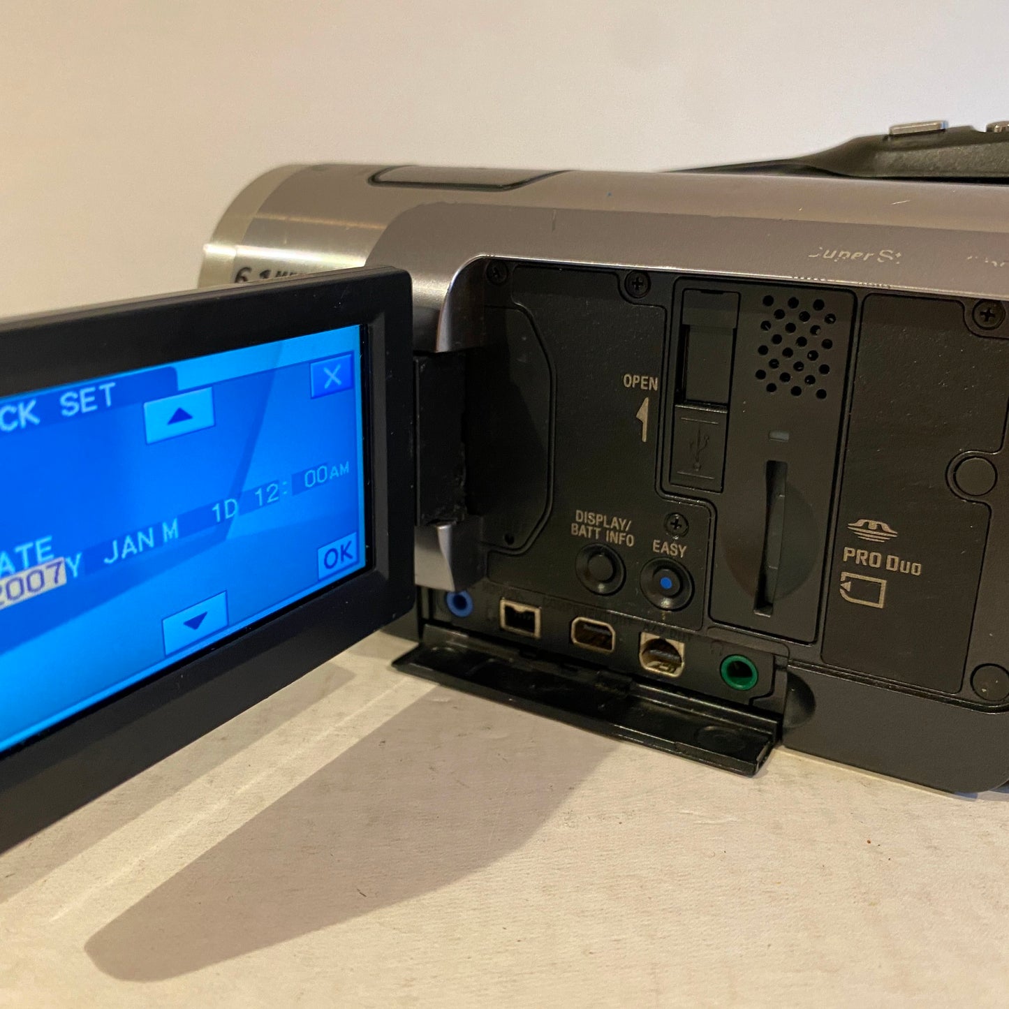 Sony Digital HD MiniDV Handycam - HDR-HC7