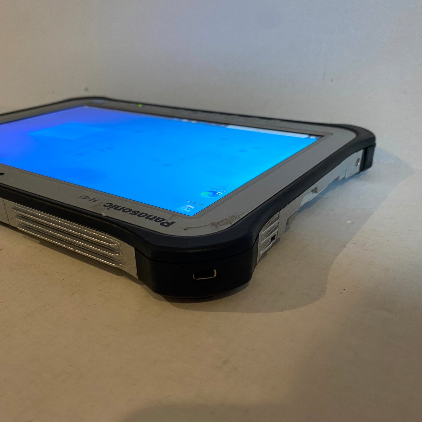 Panasonic ToughPad Tablet Computer i5-3437U @1.90Ghz 120 GB HDD 4GB RAM - FZ-G1