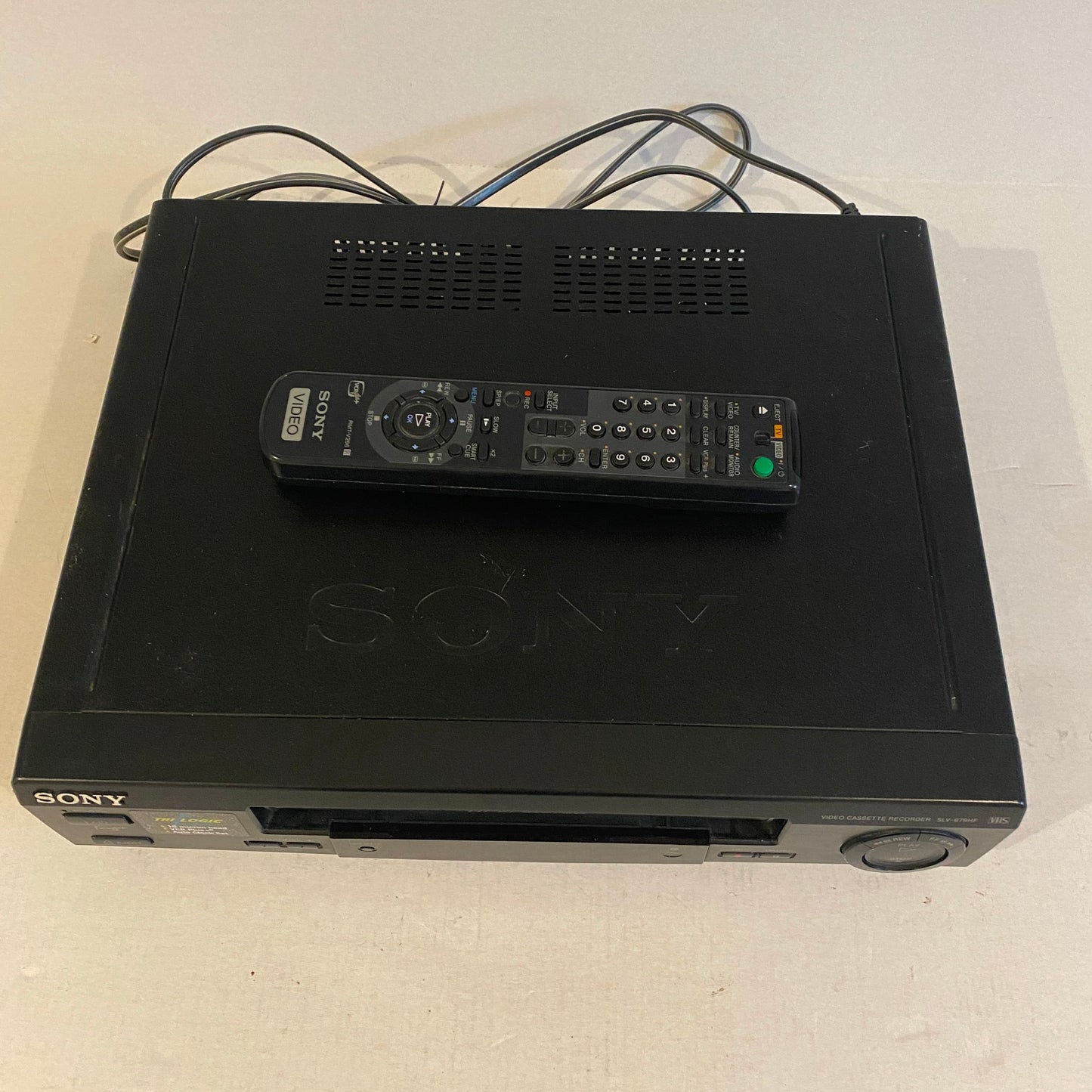 Sony VHS VCR with Remote - SLV679HF
