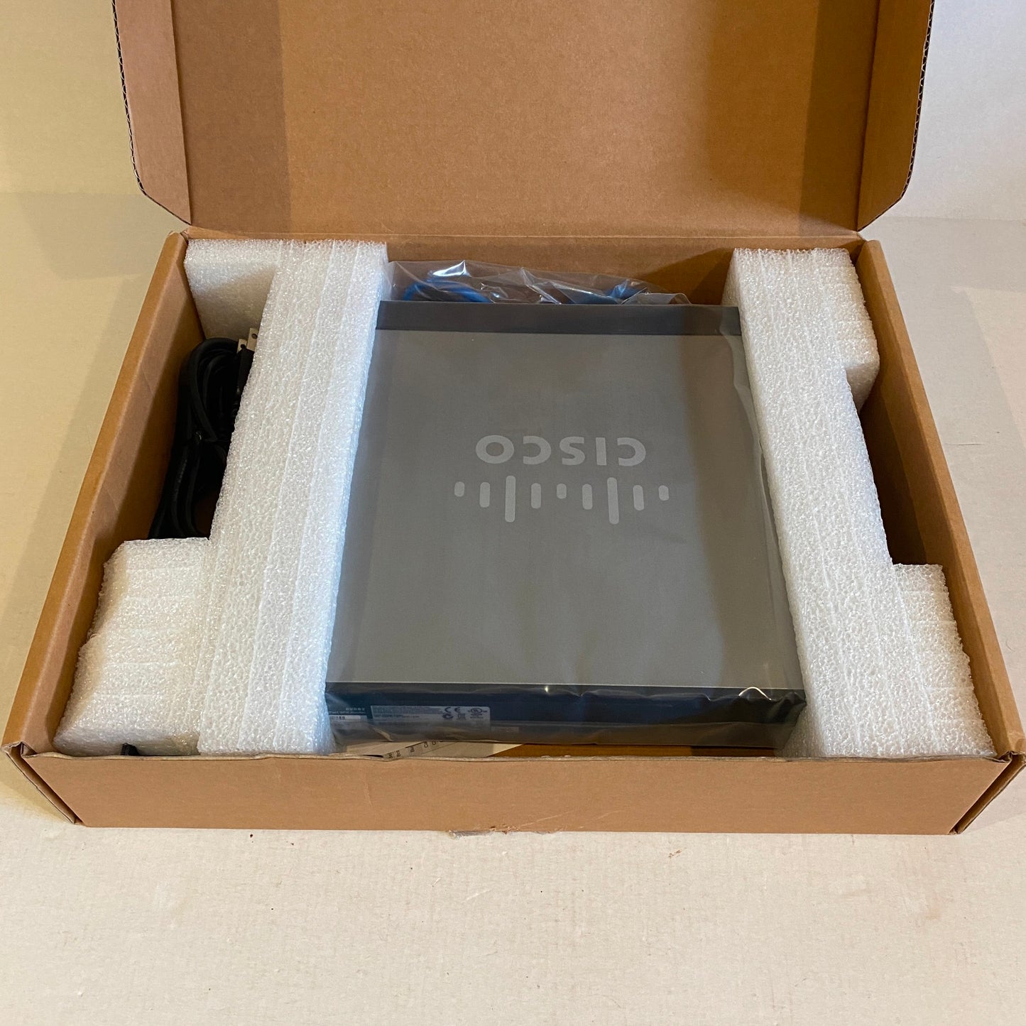 Cisco 10/100 8 Port VPN Router - RV082