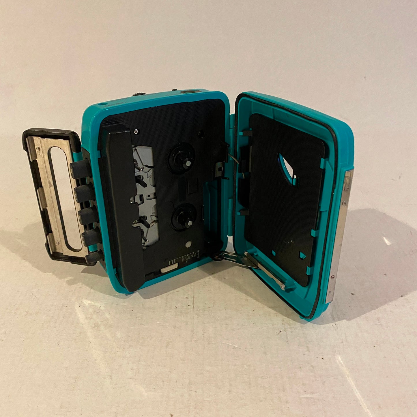 Teal Sony Sports Walkman AM/FM Radio - Missing volume knob