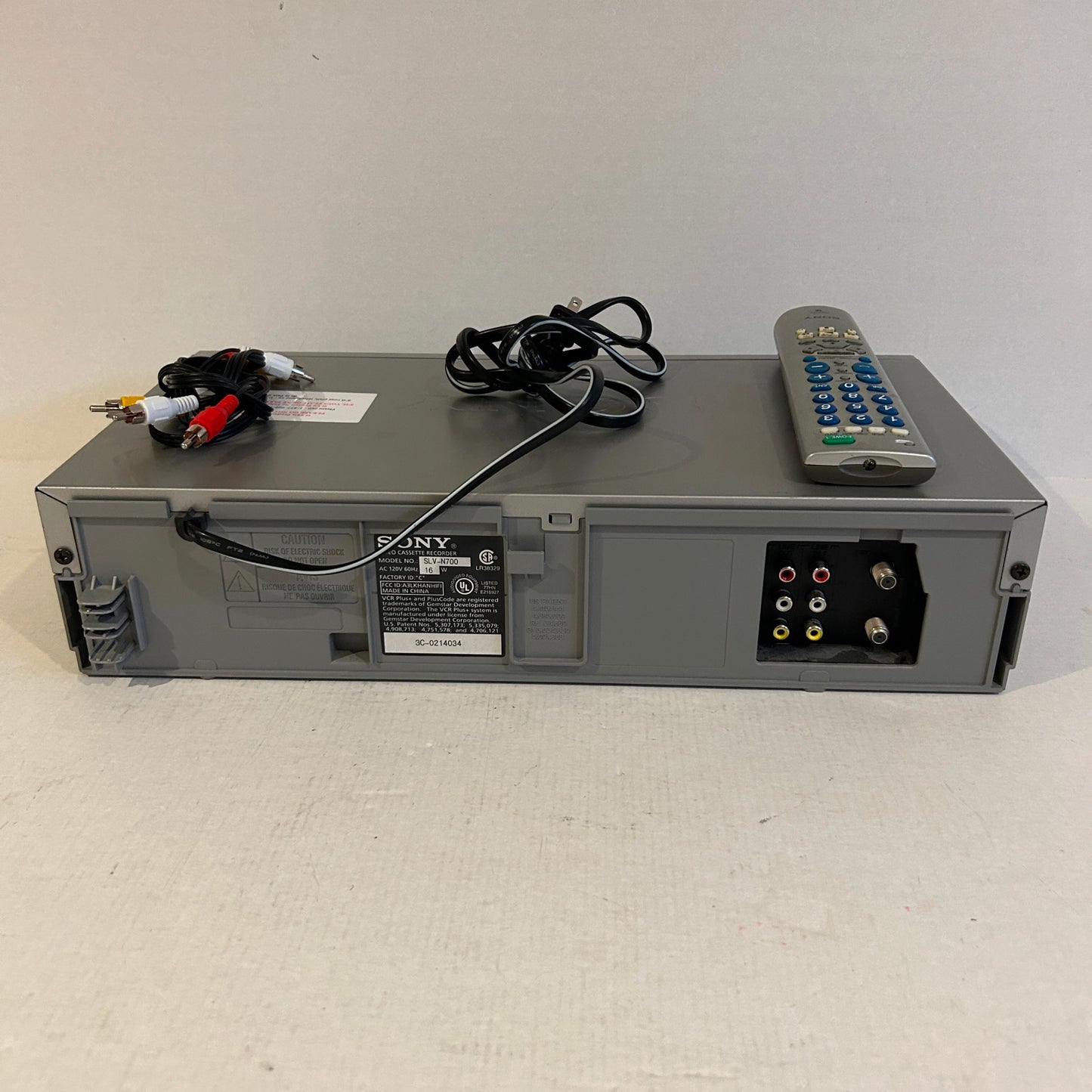 Sony VCR VHS Player & Recorder - SLV-N700