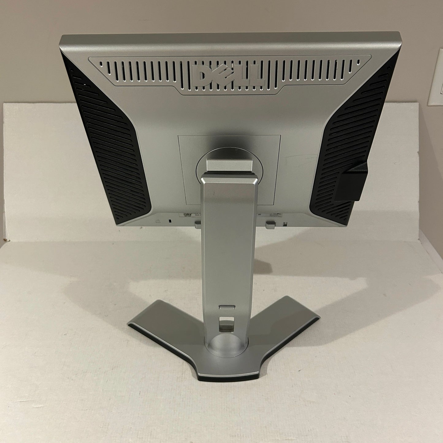 Vintage Dell 17" UltraSharp LCD Monitor - 1708FPt