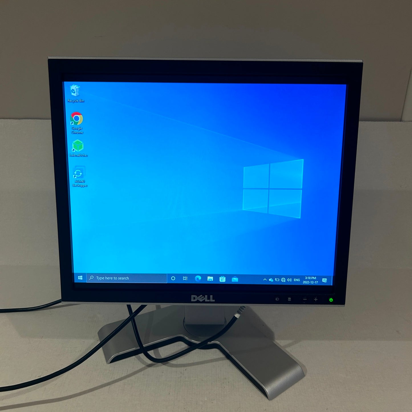 Vintage Dell 17" UltraSharp LCD Monitor - 1708FPt