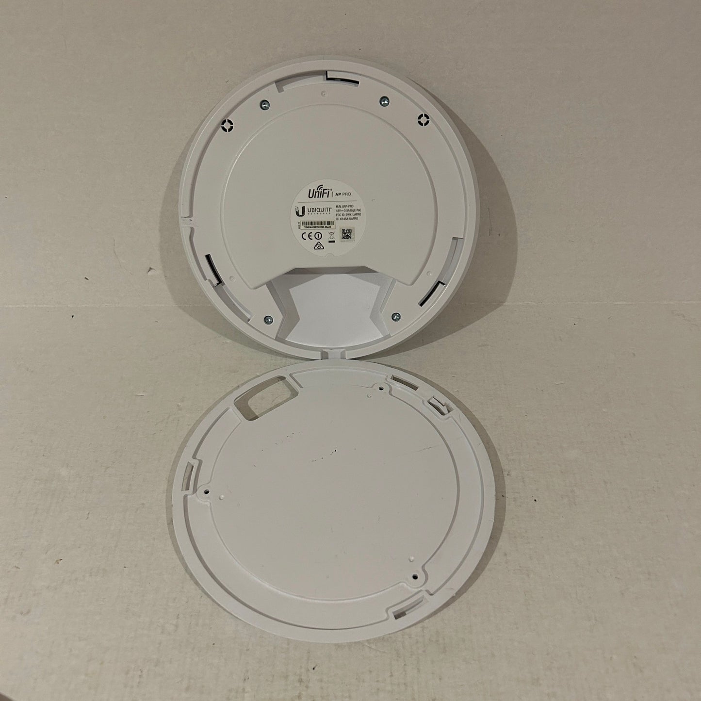 Ubiquiti UniFi AP AC Pro 802.11a/b/g/n Wireless Access Point - SWX-UP-PRO