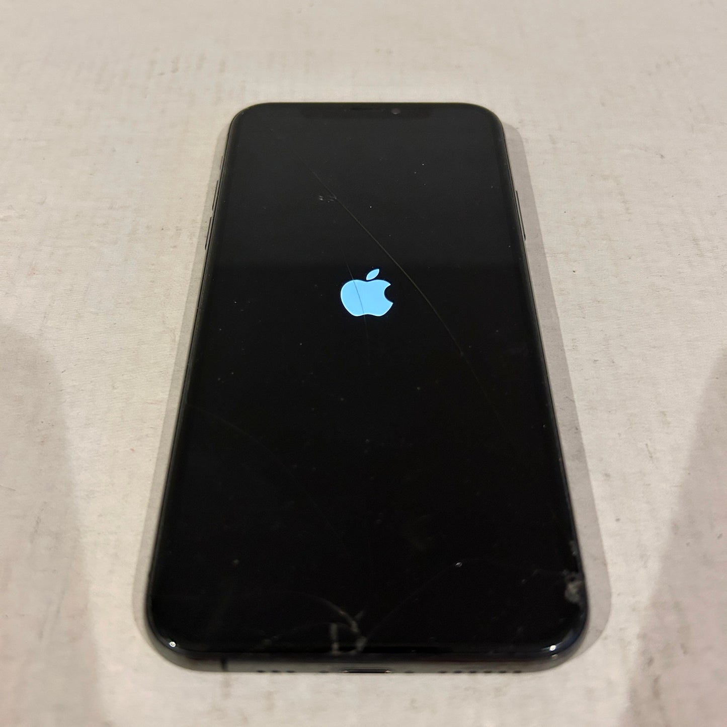 As is: Black 64 GB iPhone Xs Unlocked - Cracked