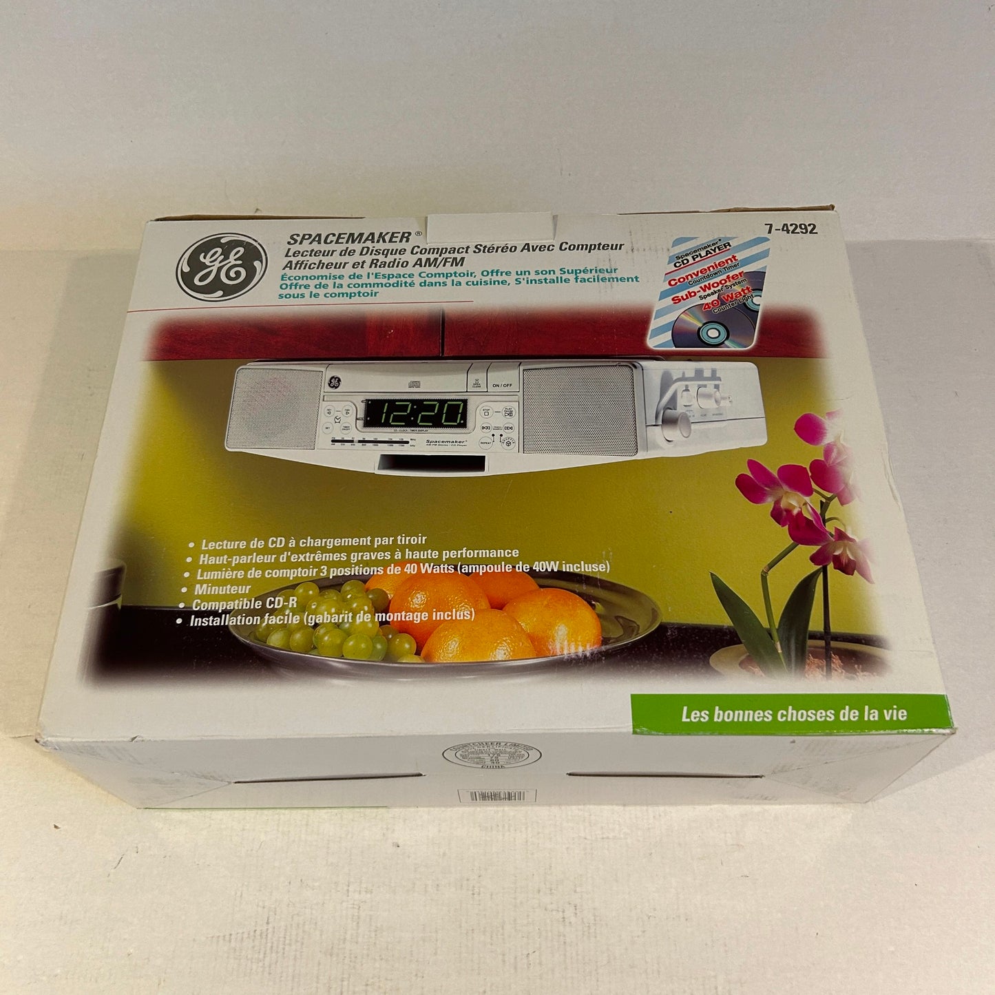 GE Spacemaker AM/FM Radio CD Player with Light