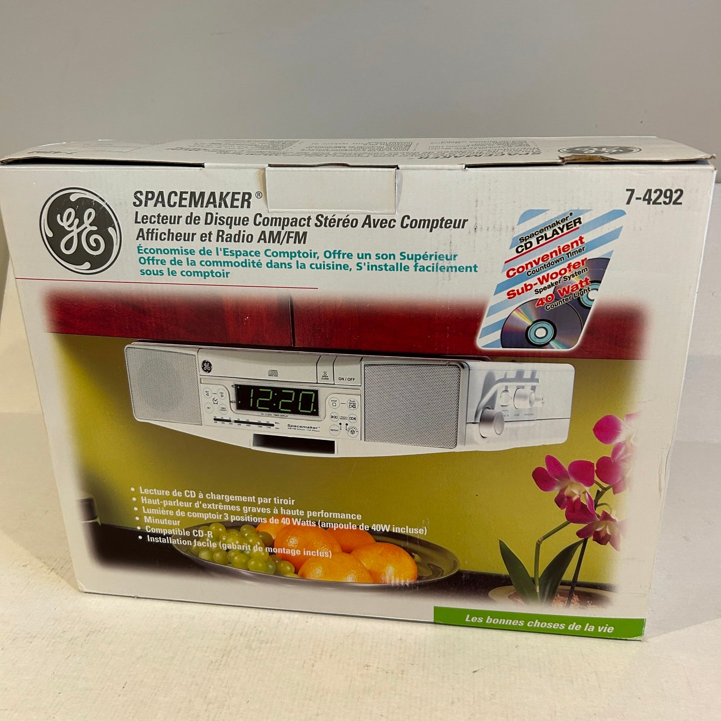 GE Spacemaker AM/FM Radio CD Player with Light