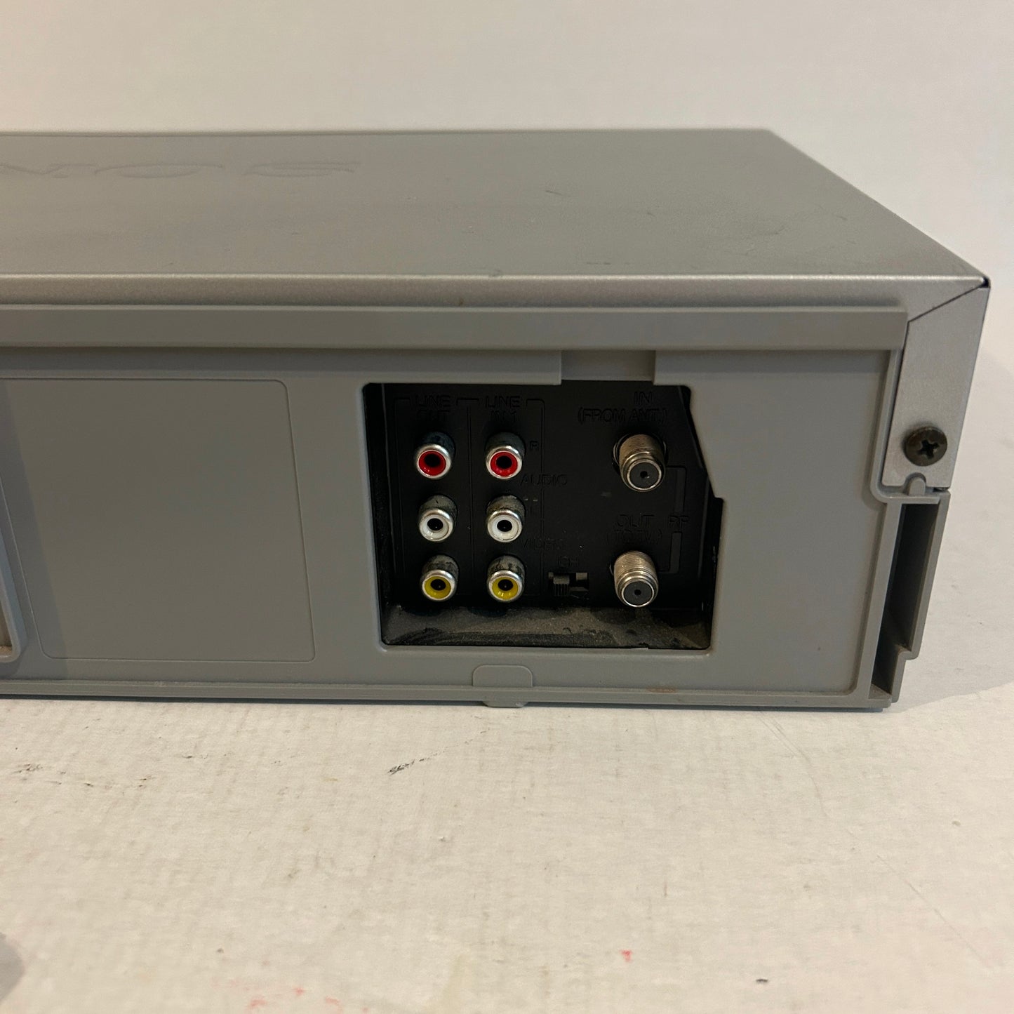 Sony Video Cassette Recorder VCR - SLV-N88