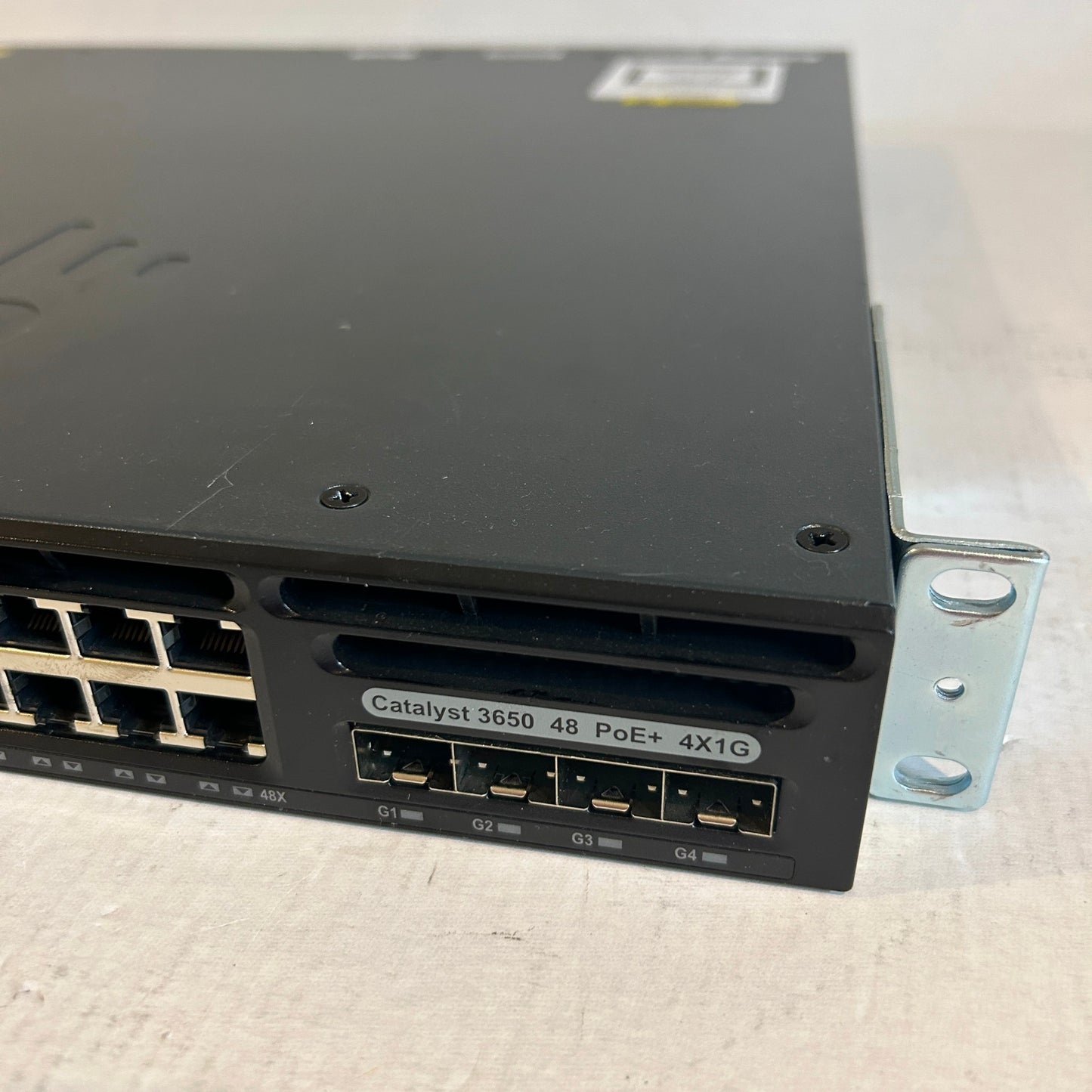 Cisco Catalyst 48 Port PoE Gigabit Switch - WS-C3650-48PS-S V05 - Cracked FAN-T1