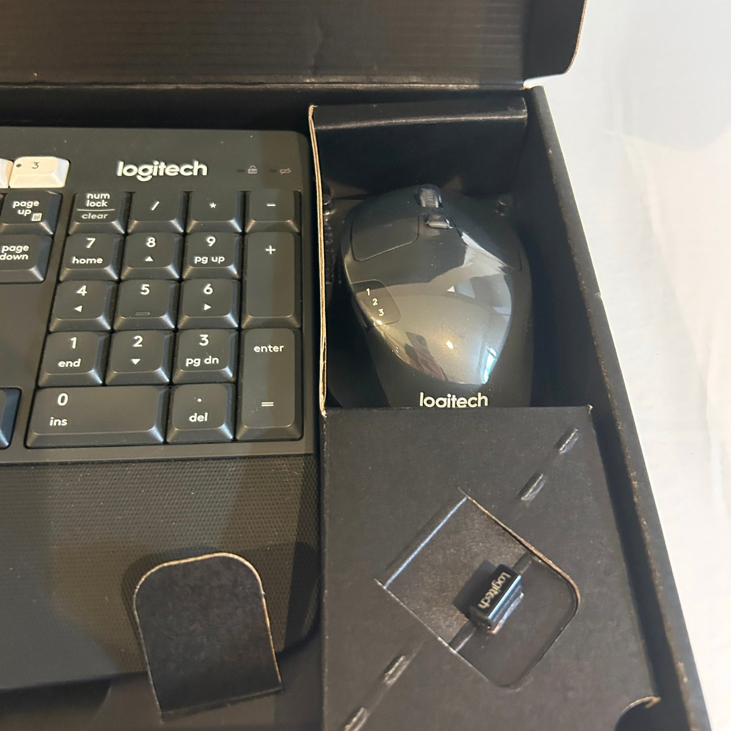 Logitech Wireless Keyboard and Mouse - MK850