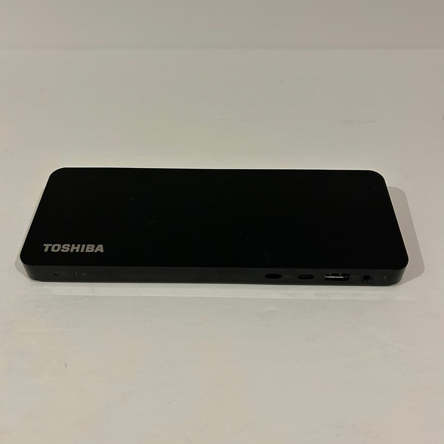 Toshiba Universal Thunderbolt 3 USB 3.0 Docking Station with Adapter and Cables