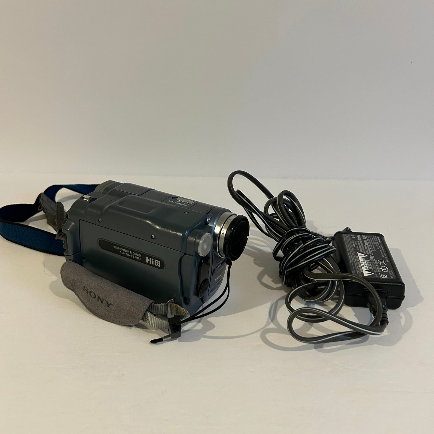 Sony Hi8 NTSC Digital Handycam Camcorder - CCD-TRV128