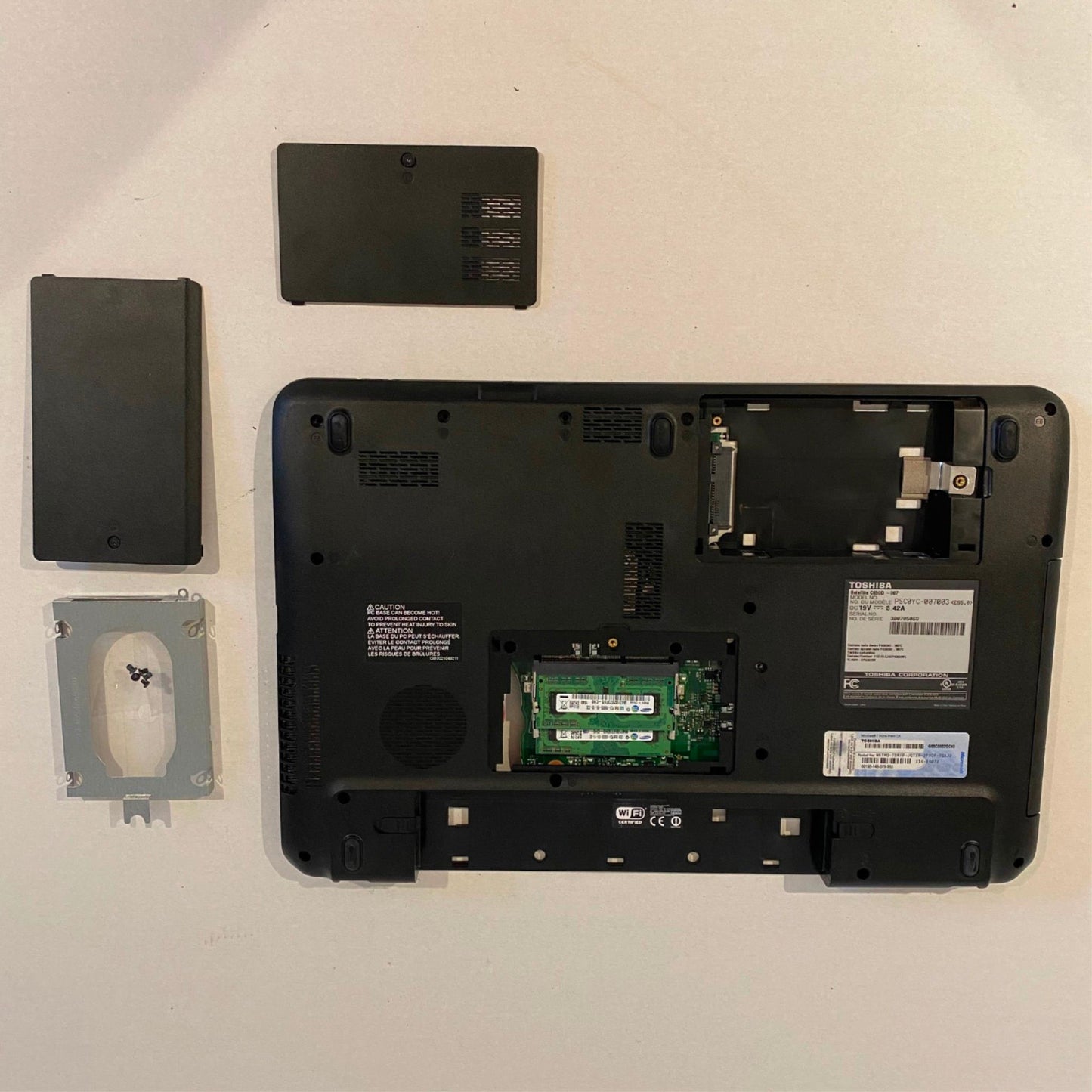 Toshiba Satellite C650D Motherboard and Bottom Case, RAM, HHD Cover and Caddy