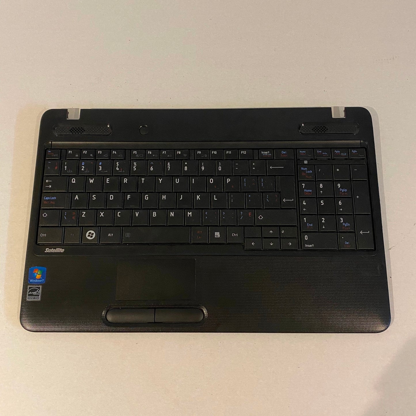 Toshiba Satellite C650D Keyboard and Palm Rest