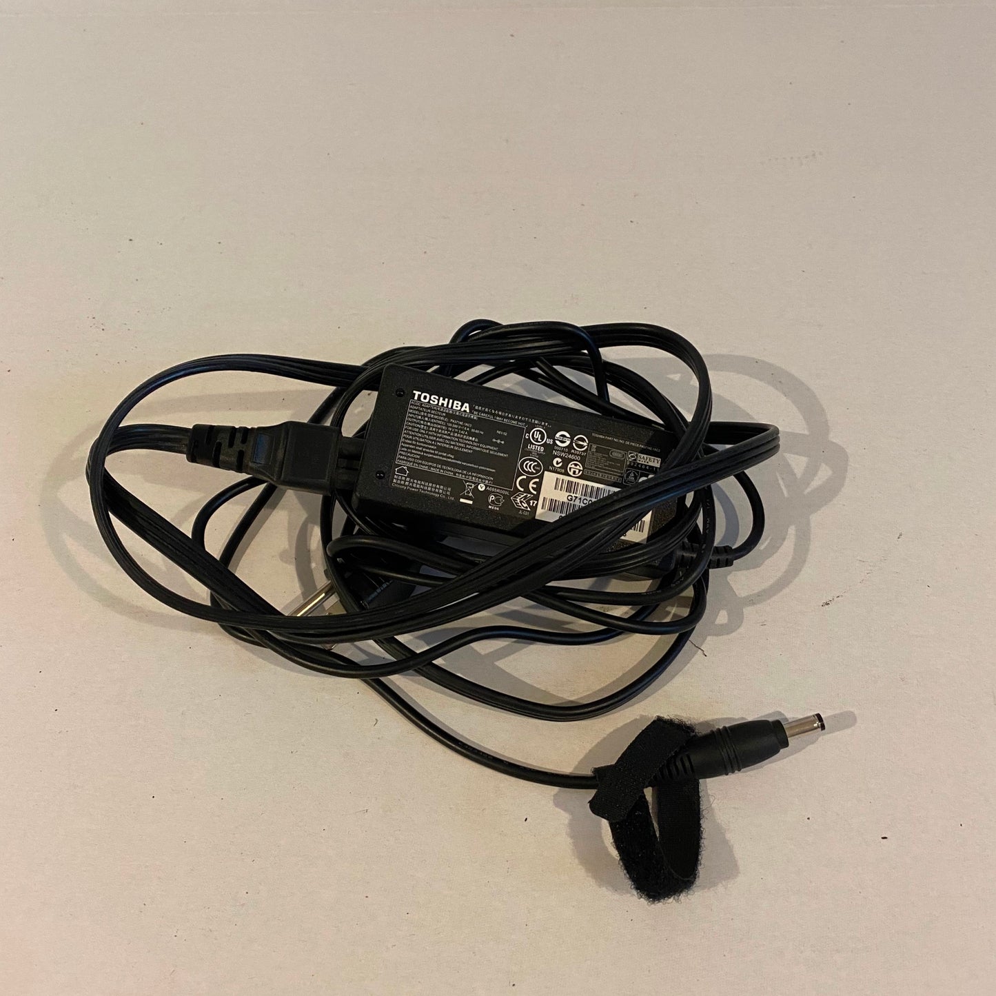 Authentic OEM Toshiba Satellite C650D Power AC Adapter