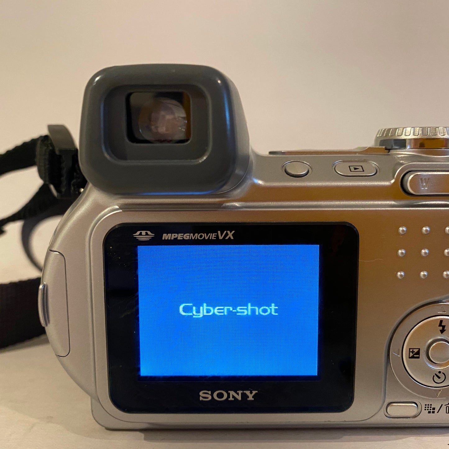 Retro Sony Super SteadyShot Digital Camera - DSC-H2