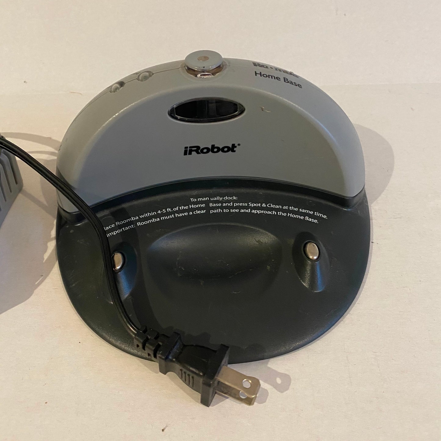 Roomba Discovery Charging Dock and AC Adapter