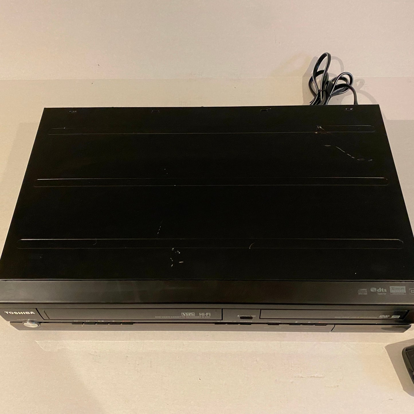 Toshiba Hi-Fi VCR & DVD Recorder with Damaged Remote - D-VR7