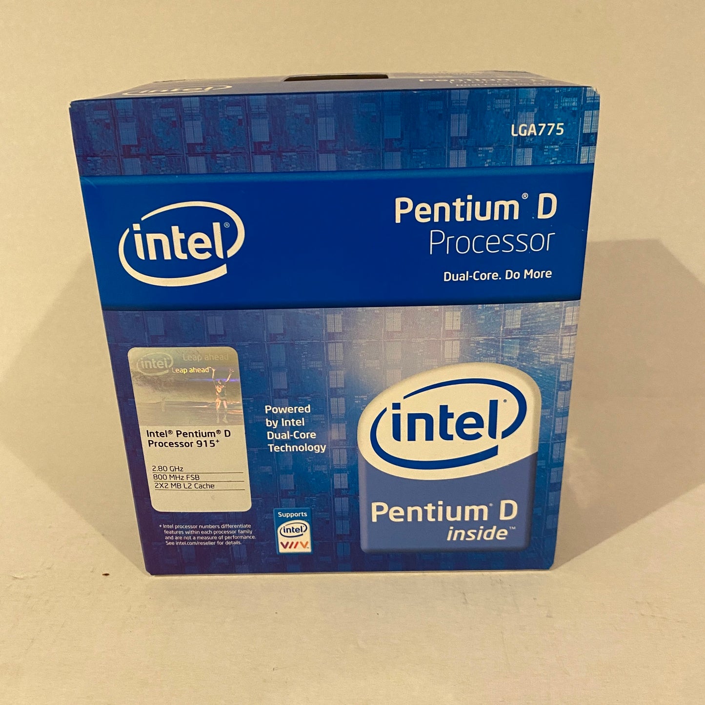New Intel Pentium D Processor 915 2.80 Ghz with Heatsink and Fan - LGA775