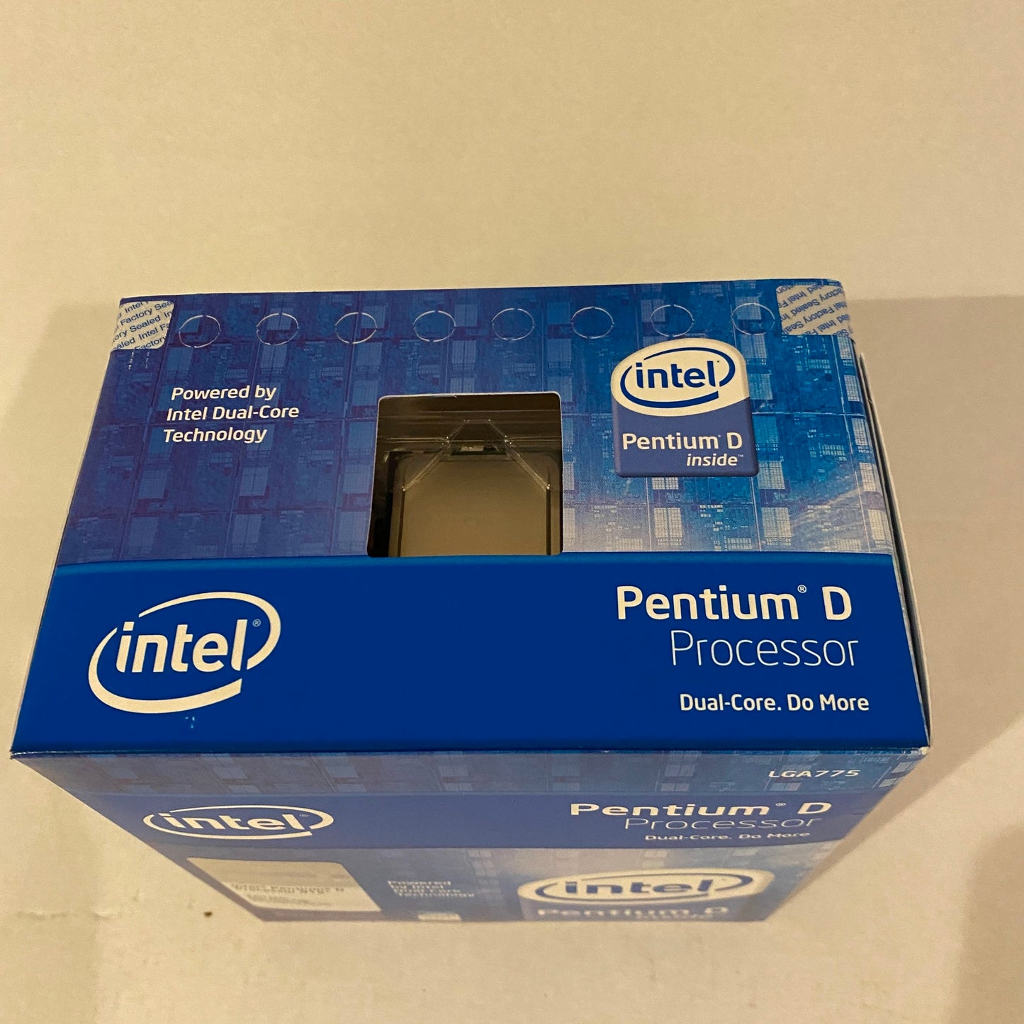 New Intel Pentium D Processor 915 2.80 Ghz with Heatsink and Fan - LGA775