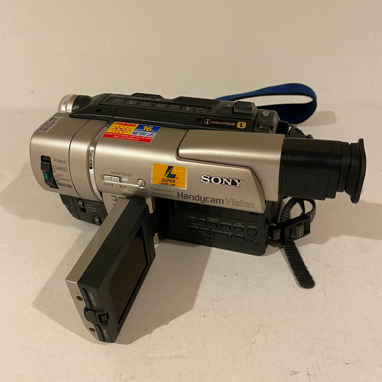 Sony Hi8 Handycam Vision Camcorder - CCD-TRV87