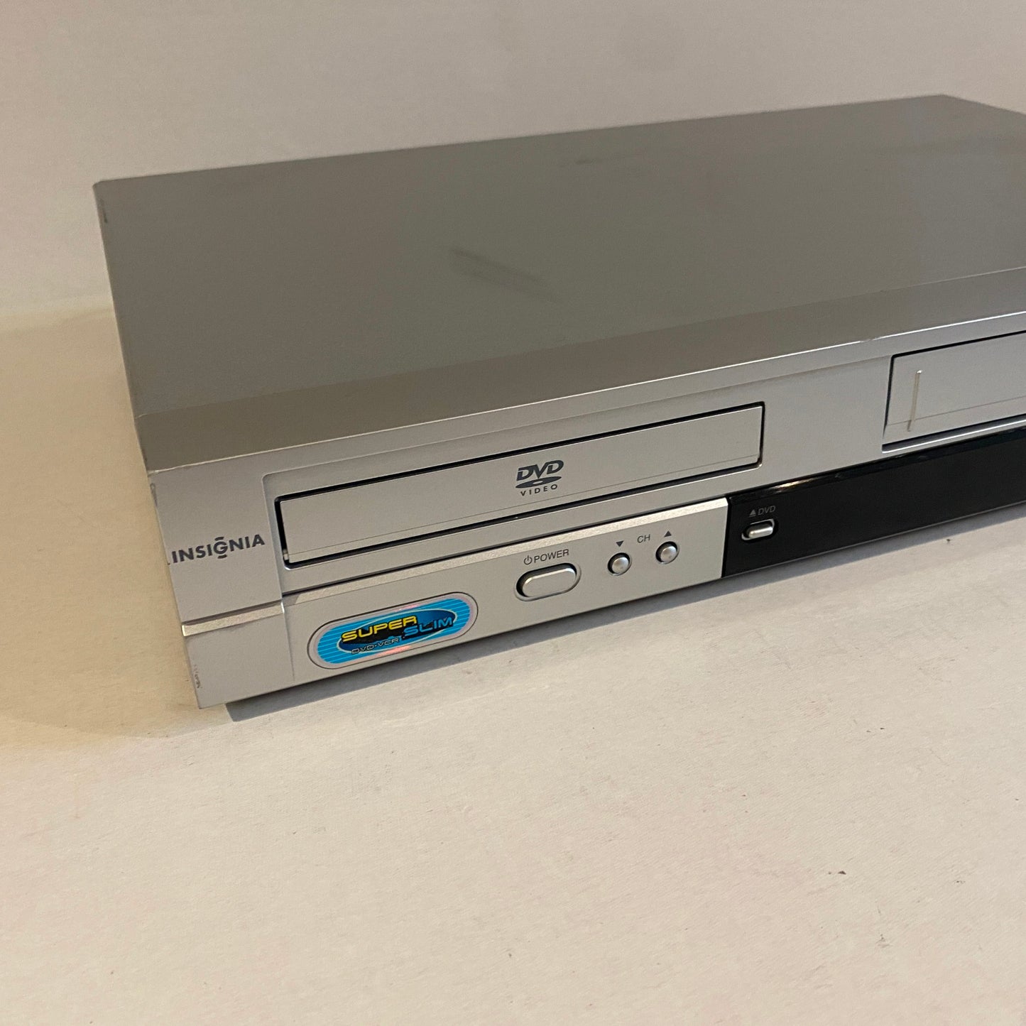 Insignia VHS DVD Combo Player - 3850R-Z352K