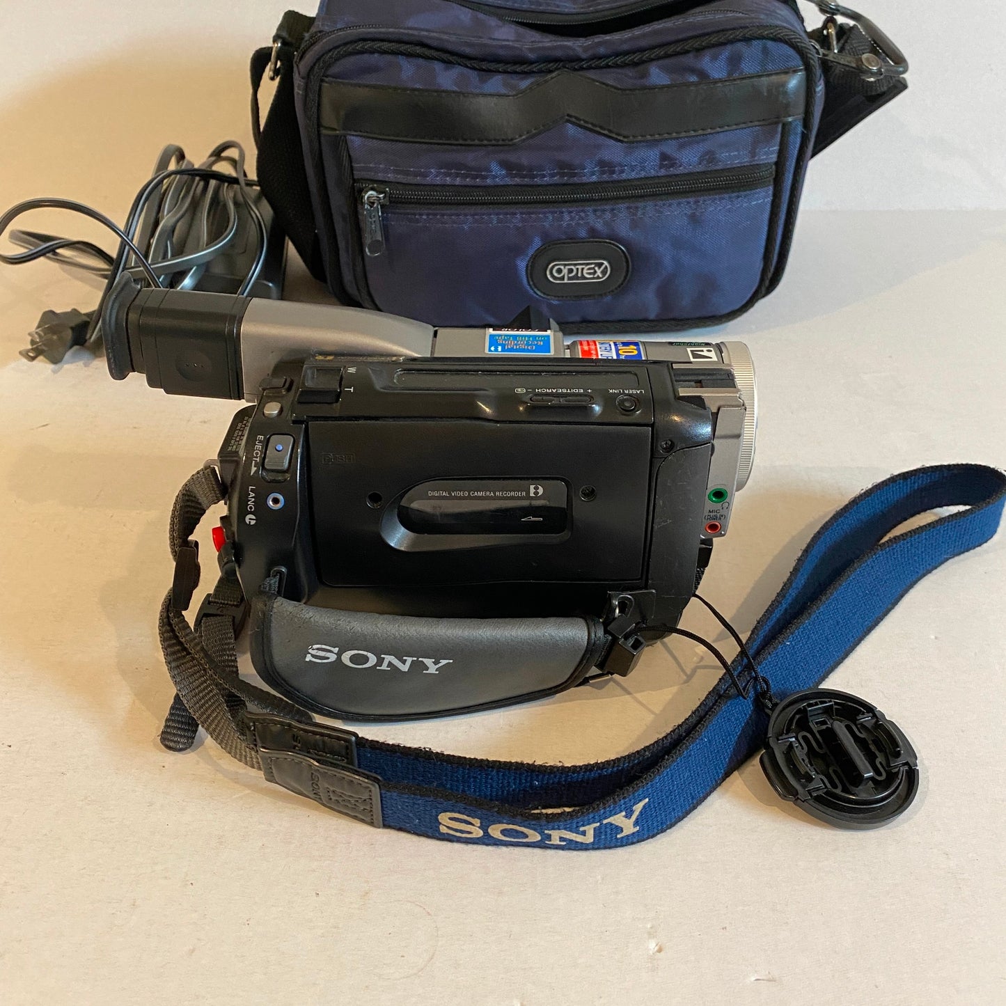 Sony Digital 8 Handycam - DCR TVR-110