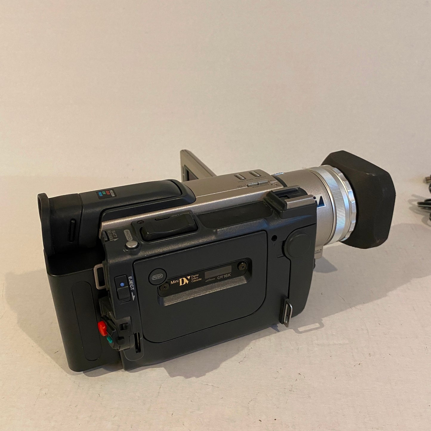 Sony Mini DV Handycam Digital Video Camera - DCR-TRV900