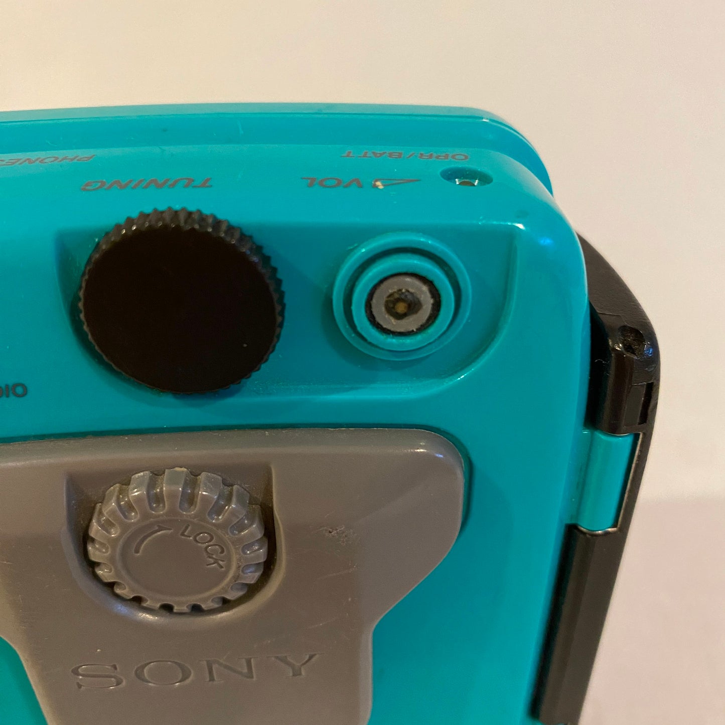 Teal Sony Sports Walkman AM/FM Radio - Missing volume knob
