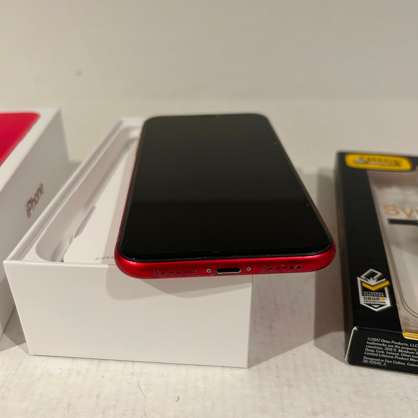 Product Red 128 GB iPhone 11 Rogers