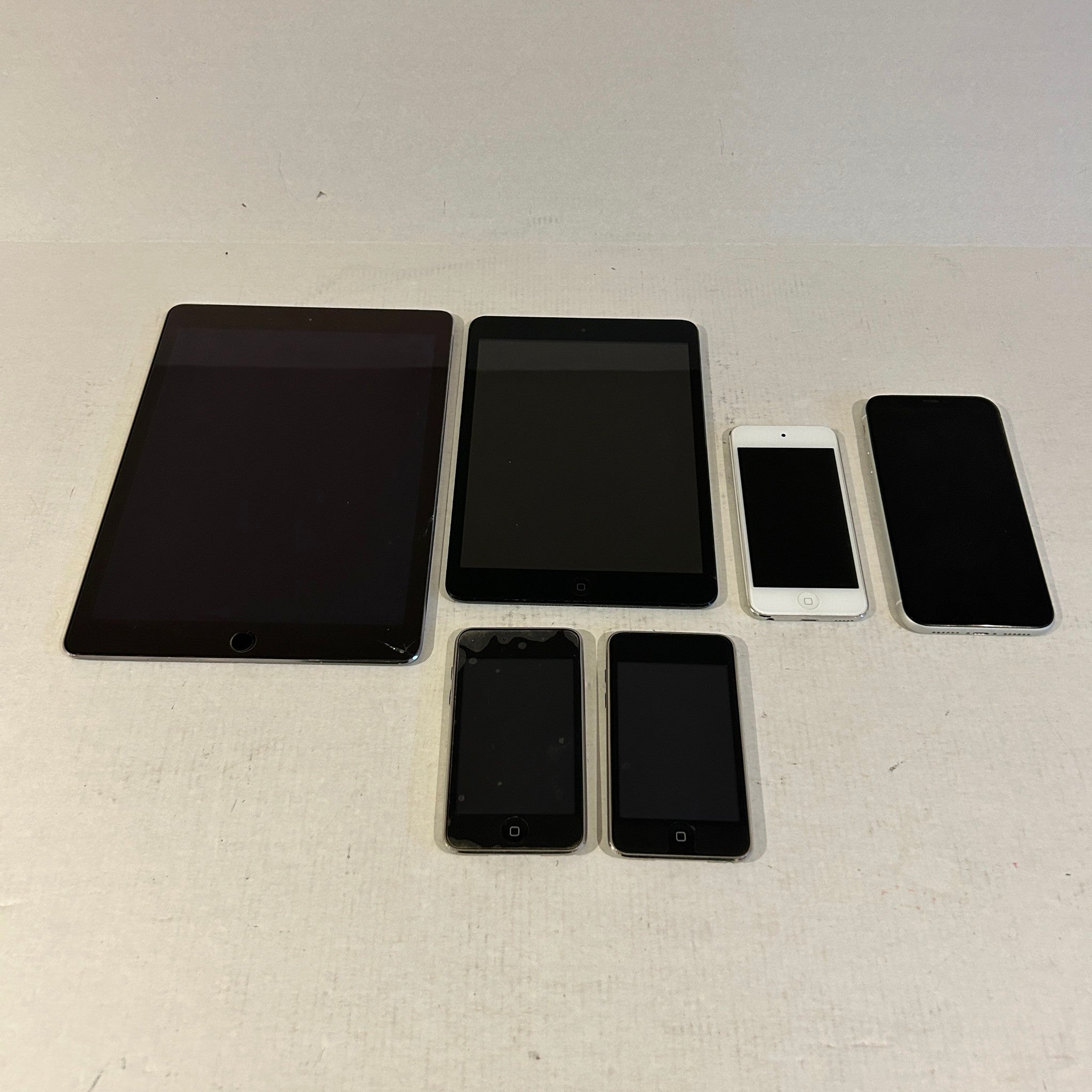 Lot of Ipads and iphones for parts offers