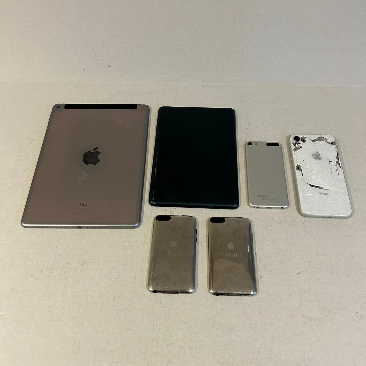 For Parts - Apple iPod, iPad, iPhone lot